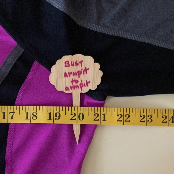 Fila sport running Size XL magenta, black & gray V-neck sweater Made in Vietnam. - Picture 8 of 9